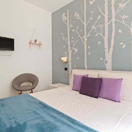 רומא 3 Bed Modern Flat - 15 Minutes Walk To Colosseum מראה חיצוני תמונה