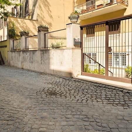 רומא 3 Bed Modern Flat - 15 Minutes Walk To Colosseum מראה חיצוני תמונה