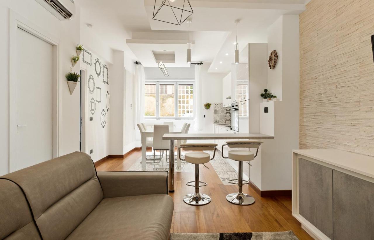 רומא 3 Bed Modern Flat - 15 Minutes Walk To Colosseum מראה חיצוני תמונה