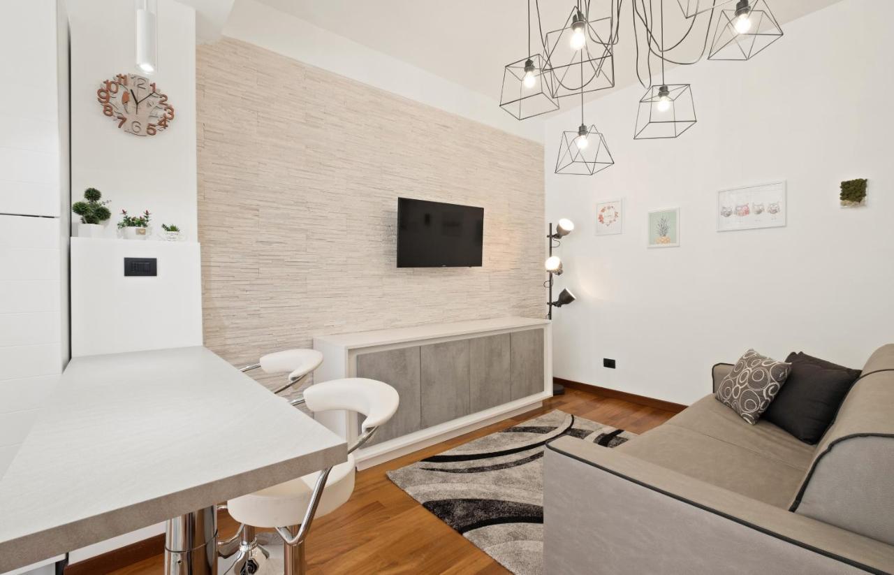 רומא 3 Bed Modern Flat - 15 Minutes Walk To Colosseum מראה חיצוני תמונה