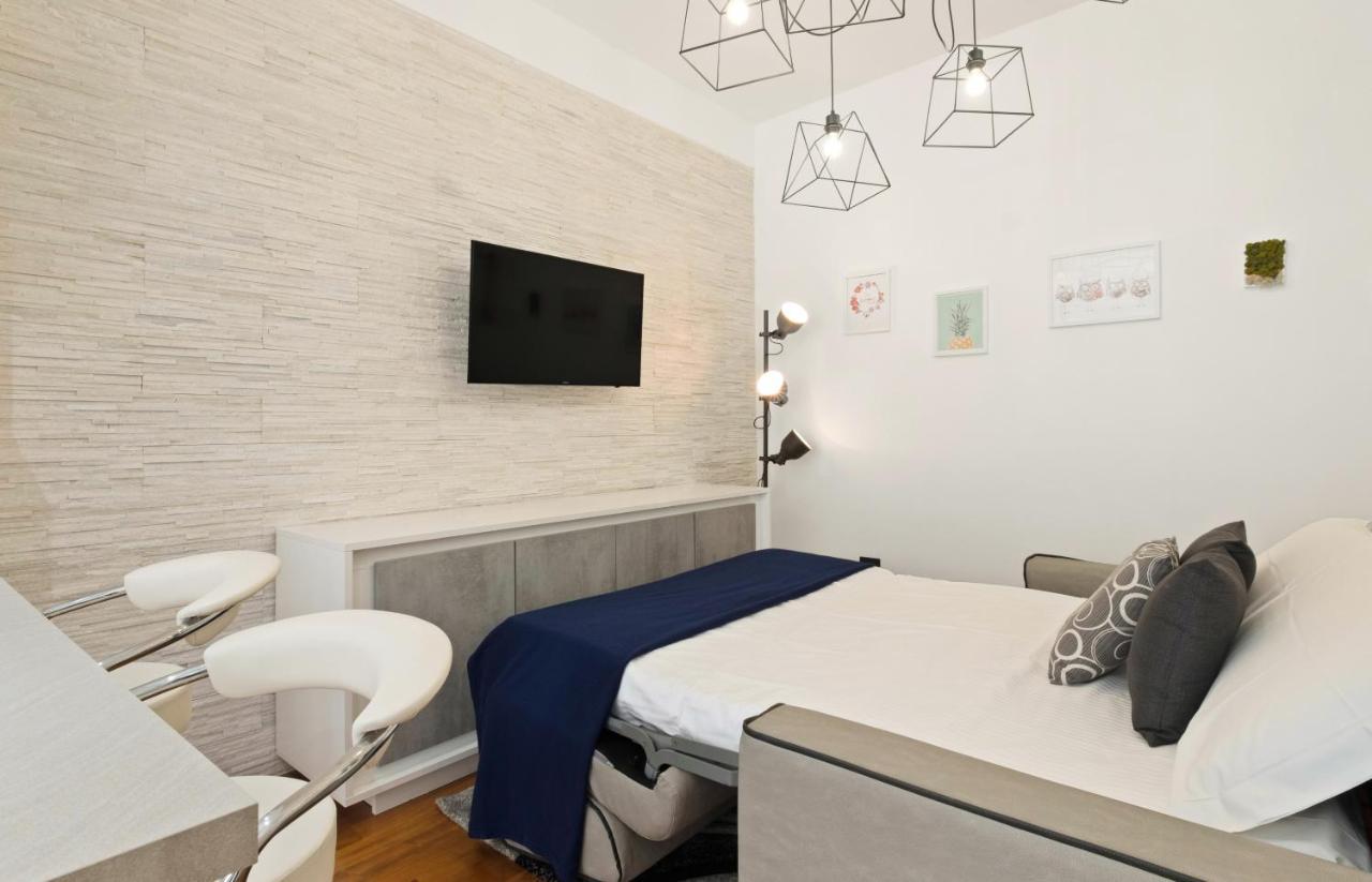 רומא 3 Bed Modern Flat - 15 Minutes Walk To Colosseum מראה חיצוני תמונה