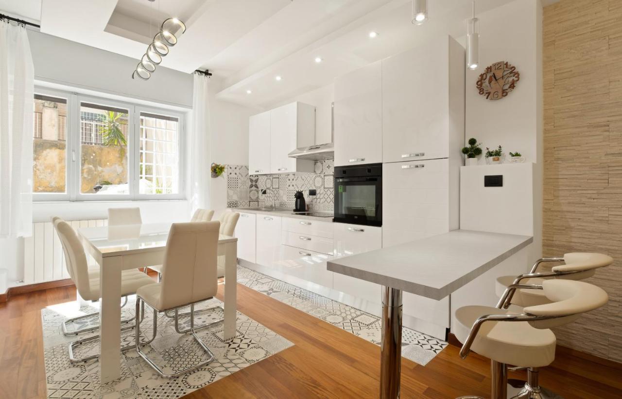 רומא 3 Bed Modern Flat - 15 Minutes Walk To Colosseum מראה חיצוני תמונה