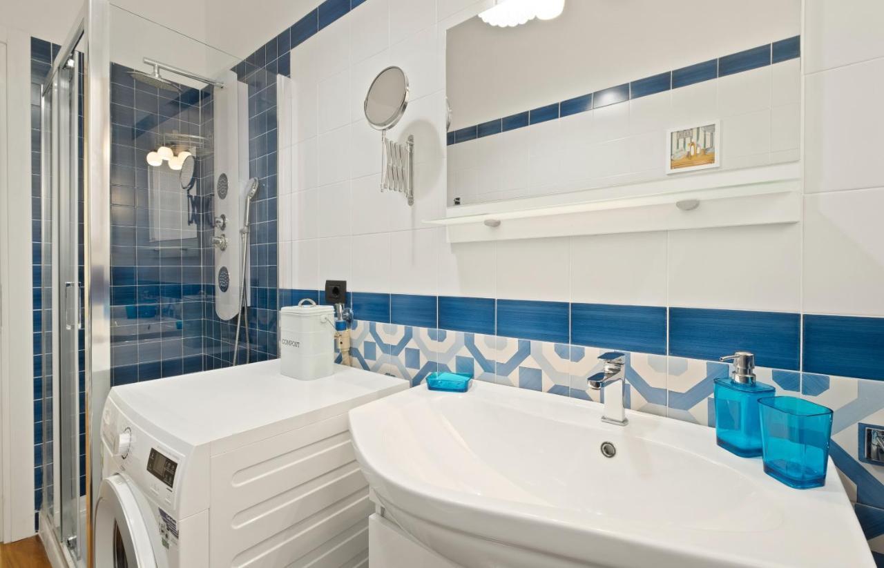 רומא 3 Bed Modern Flat - 15 Minutes Walk To Colosseum מראה חיצוני תמונה