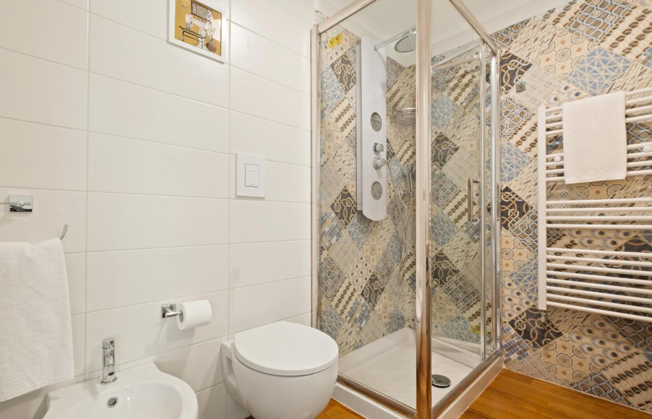 רומא 3 Bed Modern Flat - 15 Minutes Walk To Colosseum מראה חיצוני תמונה